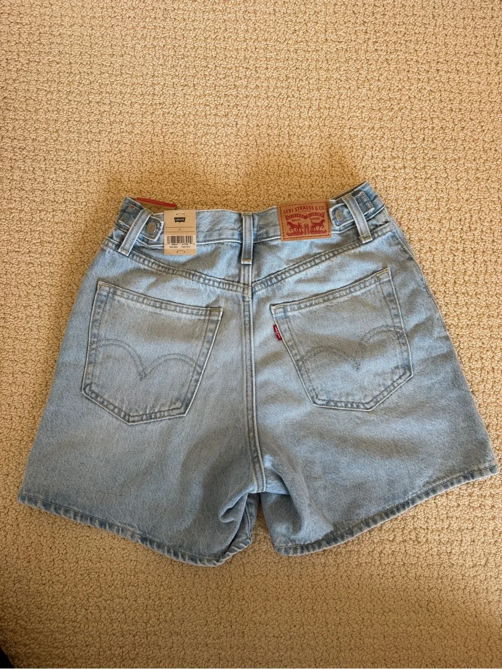Levi’s mid thigh cinch shorts - Picture 3 of 3
